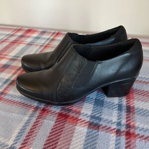 Clark’s Women’s Booties Sz 9
